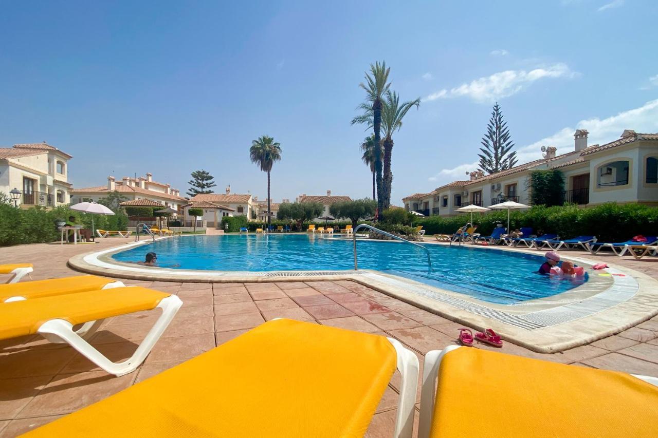 Lovely 1- Bedroom Rental With Pool, Close To The Beach Вера Экстерьер фото
